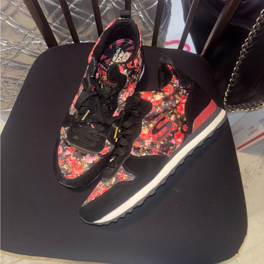 Skechers Women's Black and Red Floral Sneakers